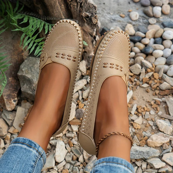 Paulette | Orthopedic Flat Shoes with Embroidered Detail