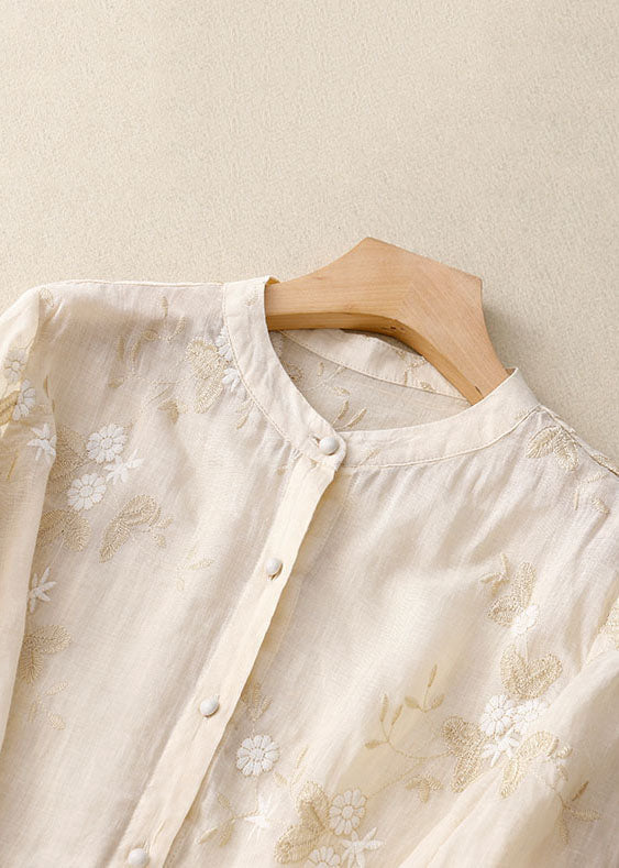 Mei | Embroidered Blouse with Mandarin Collar and Button Front