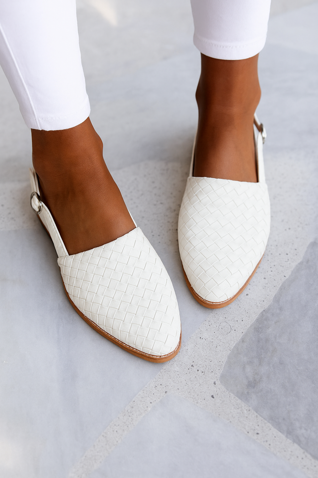 Dana | Orthopedic Pointed Mules with Closed Toe Detail