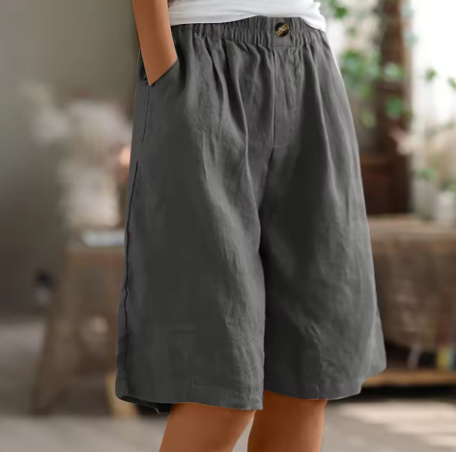Bette | Knee Length Shorts with Elastic Waist and Side Pockets